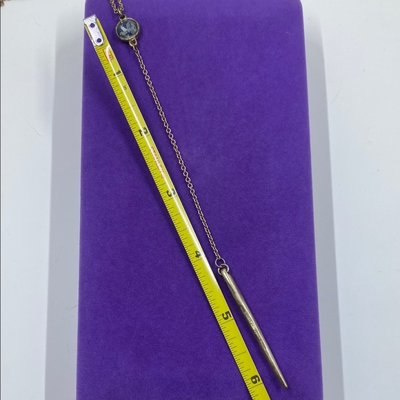 💛 Crave Fame Gold Minimalist Bar Crystal Necklace - Picture 4 of 5